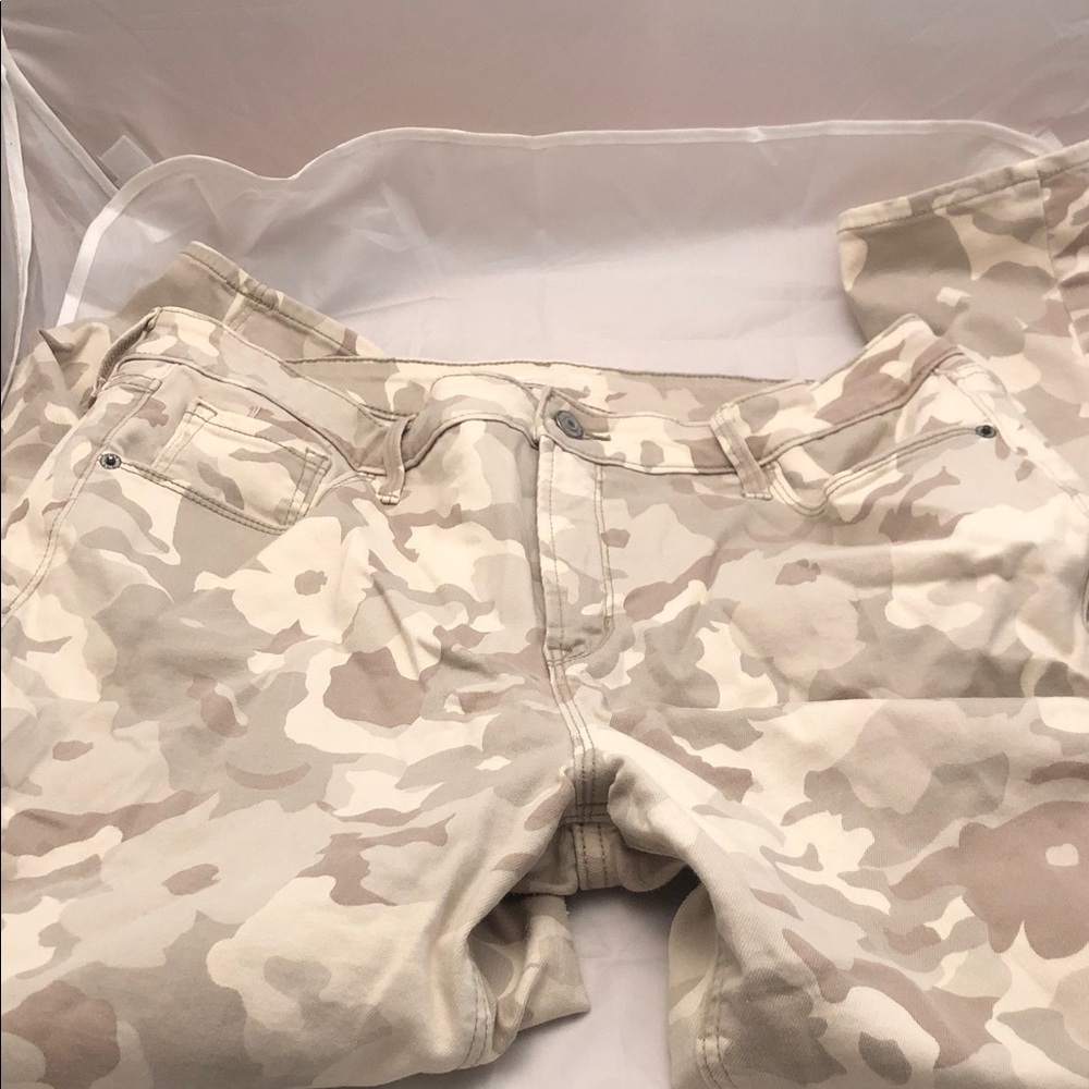 Old Navy Rockstar Super Skinny Neutral Camo Jeans - Beige & Cream